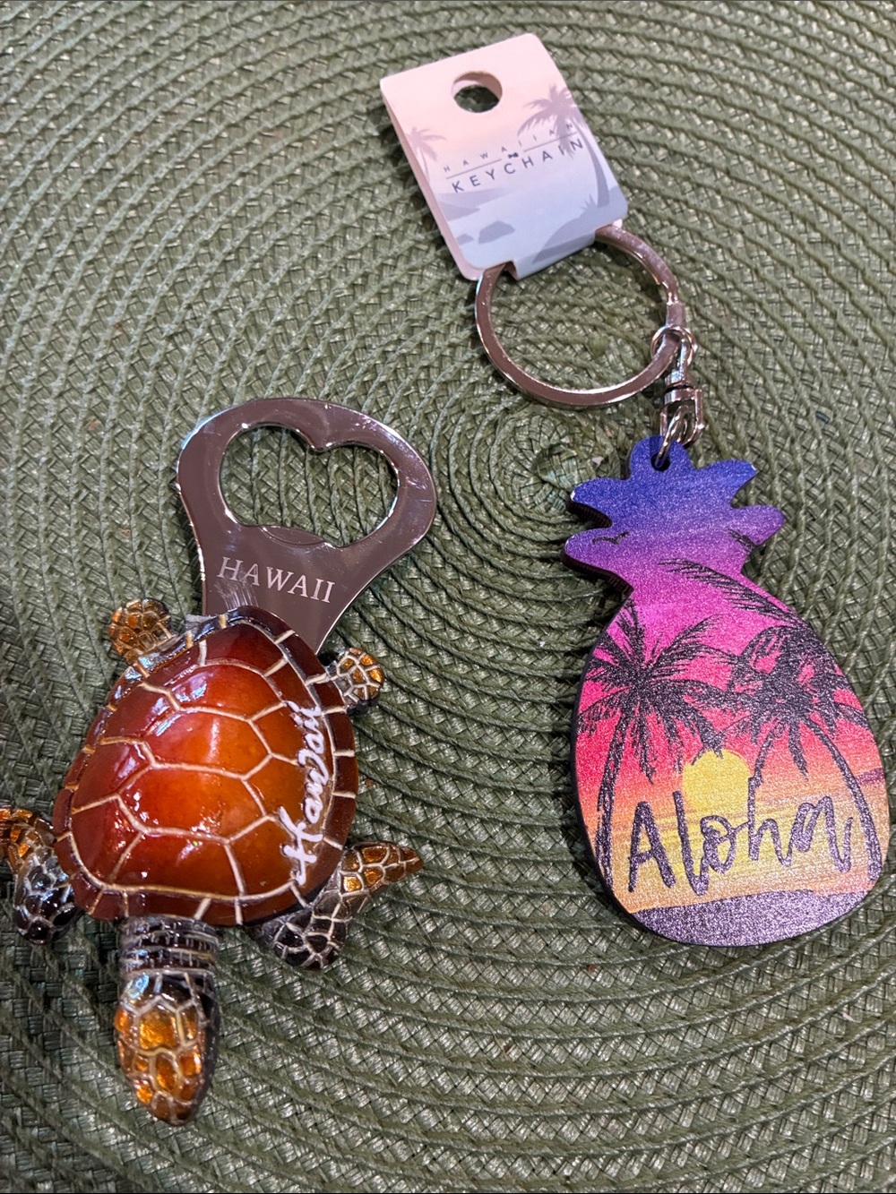 Hawaii Aloha Pineapple Keychain - Pink to Purple Gradient